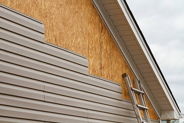Professional Siding Contractor technician working in Smithfield, OH
